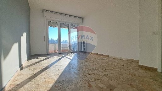 Foto Appartamento in Via Montebello, Varese Casbeno di 90 m² con 3 locali