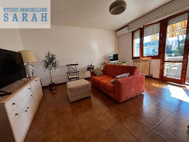 Foto Appartamento in Via Mario Paolini, Viareggio di 105 m² con 5 locali