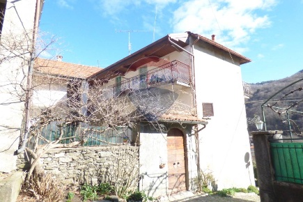 Foto Appartamento a Dumenza Due Cossani di 110 m² con 2 locali in vendita