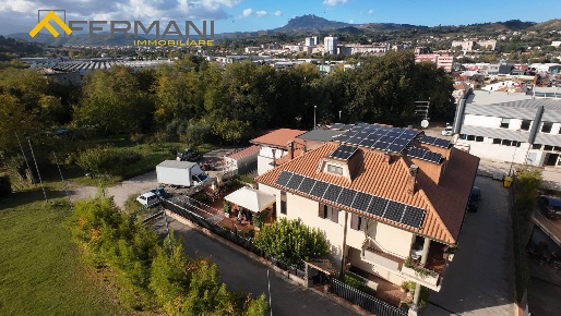 Foto Casa indipendente a Ascoli Piceno di 1000 m² con 15 locali in vendita