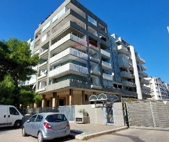 Foto Appartamento in Via Giacomo Puccini, Bari San Girolamo di 130 m²