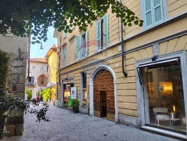 Foto Appartamento in via albuzzi, Varese Centro di 162 m² con 4 locali