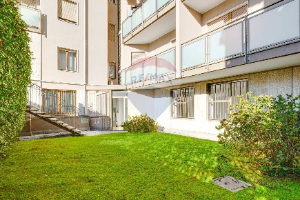 Foto Ufficio in VIA XXIX MAGGIO, Legnano di 160 m² con 6 locali in vendita