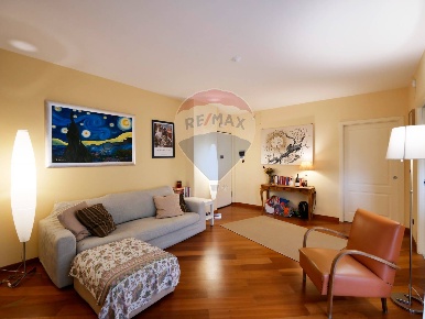 Foto Appartamento in Via Scotellaro, Valenzano di 102 m² con 3 locali