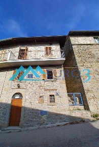 Foto Appartamento a Ascoli Piceno di 100 m² con 5 locali in vendita