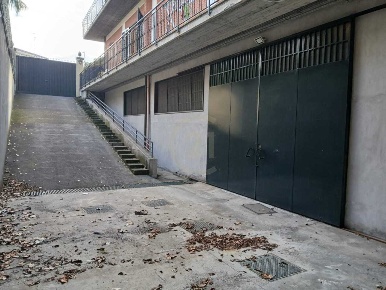 Foto Magazzino a Aci Bonaccorsi Centro di 220 m² in affitto