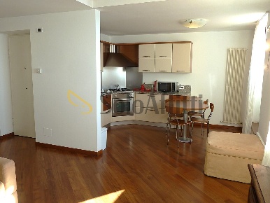 Foto Appartamento in Via Roma 63, Ospedaletti di 84 m² con 4 locali