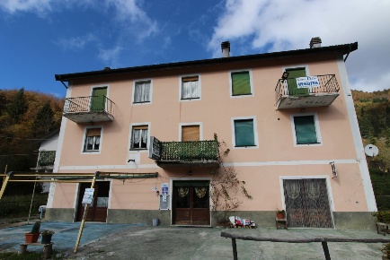 Foto Appartamento a Rezzoaglio di 90 m² con 5 locali in vendita