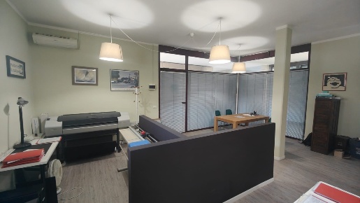 Foto Locale commerciale a Reggio nell'Emilia di 60 m² con 1 locali