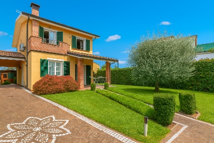 Foto Villa bifamiliare in Via San Cristoforo 82, Capannori Lammari - Lunata