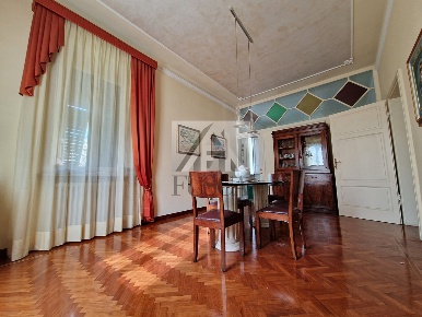 Foto Villa unifamiliare in Via Enrico Pea, Lucca Sant'Anna di 300 m²