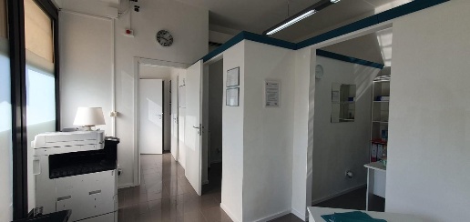 Foto Locale commerciale a Porcari Centro di 200 m² con 6 locali in vendita