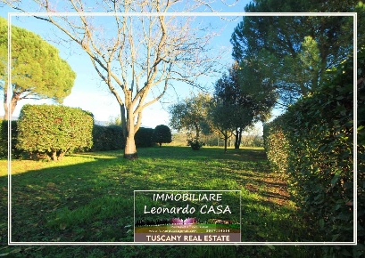 Foto Villa bifamiliare a Lamporecchio Centro di 250 m² con 10 locali