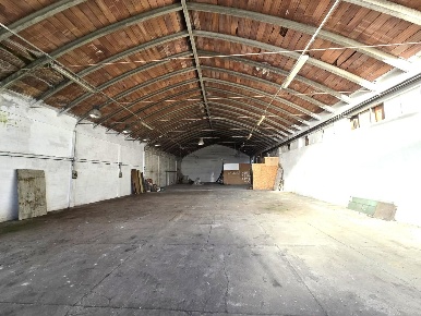 Foto Capannone industriale a Colle di Val d'Elsa di 570 m² con 14 locali