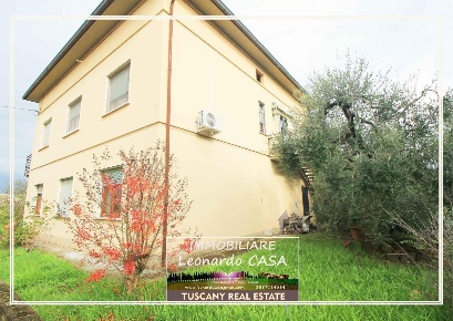 Foto Villa unifamiliare a Larciano San Rocco di 220 m² con 10 locali
