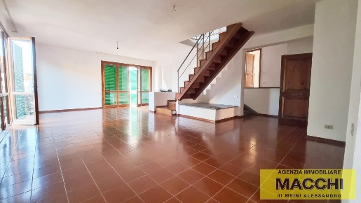 Foto Attico a Ponsacco Centro di 275 m² con 6 locali in vendita