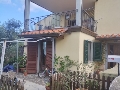 Foto Casa indipendente a Vinci Centro di 85 m² con 4 locali in vendita