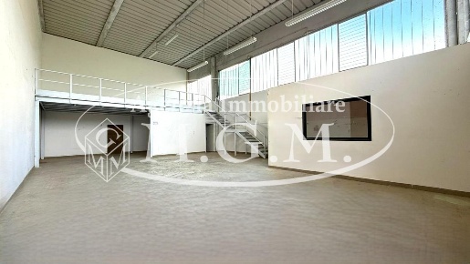 Foto Capannone industriale a Bientina Centro di 200 m² con 3 locali