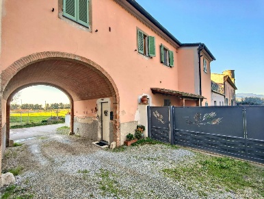 Foto Casale a Pontedera Gello, Pardossi di 550 m² con 15 locali in vendita