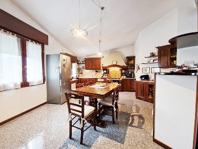 Foto Appartamento a Cassola San Zeno San Giuseppe di 210 m² con 8 locali