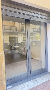 Foto Locale commerciale in Via Mazzini 53, Taranto Borgo di 130 m²