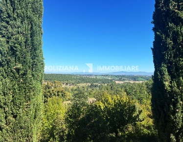 Foto Villa unifamiliare a Chianciano Terme Totona di 326 m² con 13 locali