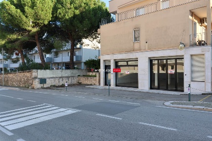 Foto Laboratorio in Via Massafra 13, Martina Franca di 300 m² con 1 locali