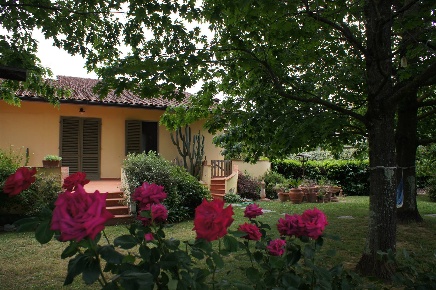 Foto Villa unifamiliare a Signa di 373 m² con 9 locali in vendita