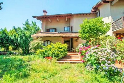 Foto Villa unifamiliare a Treviglio di 183 m² con 5 locali in vendita