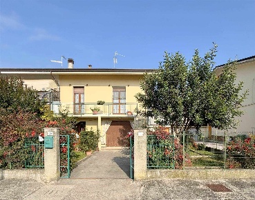 Foto Villa bifamiliare a Borgo Virgilio Cappelletta di 90 m² con 3 locali