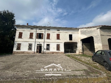 Foto Rustico a Suzzara di 200 m² con 8 locali in vendita
