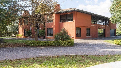 Foto Villa unifamiliare a Medolla Centro di 349 m² con 15 locali in vendita
