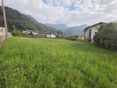Foto Agriturismo a Introbio di 1228 m² con 1 locali in vendita