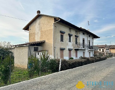 Foto Casa indipendente a Salussola Vigellio di 230 m² con 12 locali