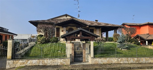 Foto Villa unifamiliare in Via Santa Cecilia 12, Caresanablot di 198 m²