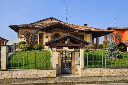 Foto Villa unifamiliare in Via Santa Cecilia 12, Caresanablot di 198 m²