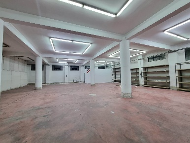 Foto Magazzino in Via Circumvallazione 265, Avellino di 300 m² con 1 locali
