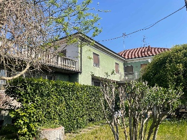 Foto Casa indipendente in STRADA CASALE ASTI, Casale Monferrato di 350 m²