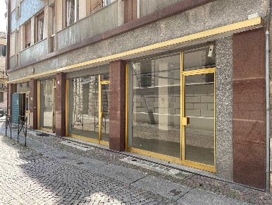 Foto Negozio in VIA ALESSANDRIA 6, Casale Monferrato Centro di 110 m²