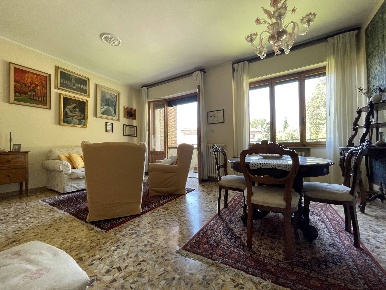 Foto Appartamento a Siena Fuori Porta Romana di 128 m² con 5 locali