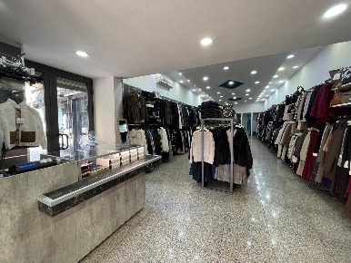 Foto Negozio in Viale Lincoln, Caserta Lincoln di 114 m² con 1 locali