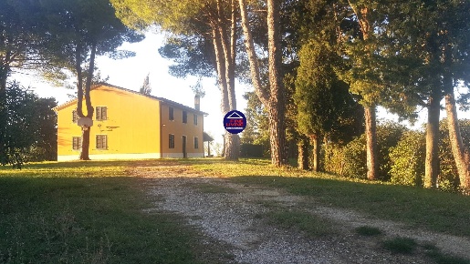 Foto Rustico in VIA PANORAMICA, Mombaroccio Centro di 237 m² con 8 locali