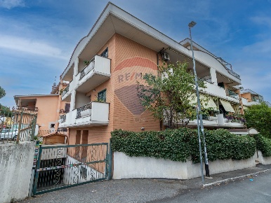 Foto Attico in VIA LASINIO, Roma Torre Angela di 70 m² con 4 locali