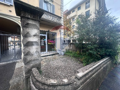 Foto Locale commerciale a Gavirate Centro di 33 m² in vendita