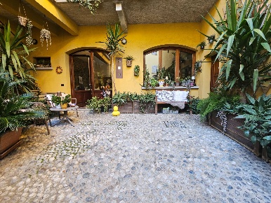 Foto Rustico in VIA ROMA, Oleggio Centro di 295 m² con 6 locali in vendita