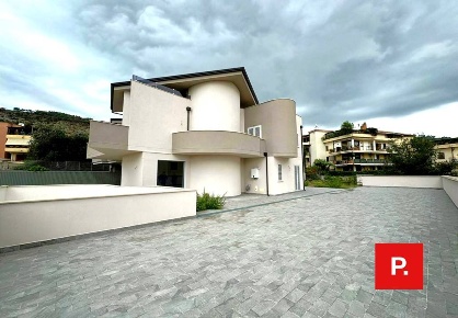 Foto Villa unifamiliare in via achille terraciano, Caserta Mezzano