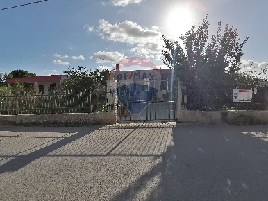 Foto Villa unifamiliare in Via Guatemala, Vittoria di 161 m² con 7 locali