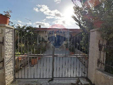 Foto Villa unifamiliare in Via Guatemala 1, Vittoria di 161 m² con 7 locali