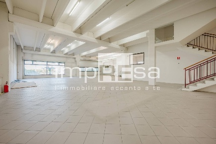Foto Locale commerciale in via botticelli, Mogliano Veneto di 3000 m²