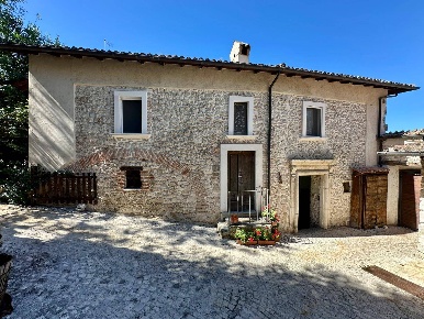 Foto Rustico in Via Madonna del Ponte, L'Aquila Villa Comunale di 160 m²